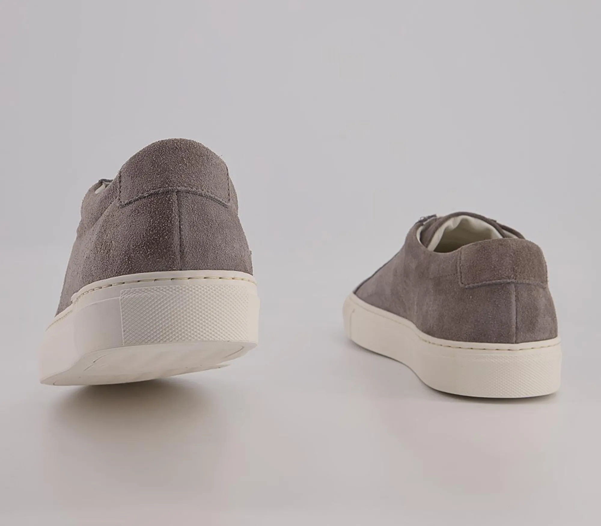 Common Projects Achilles Low Trainers M-Women Premium Trainers