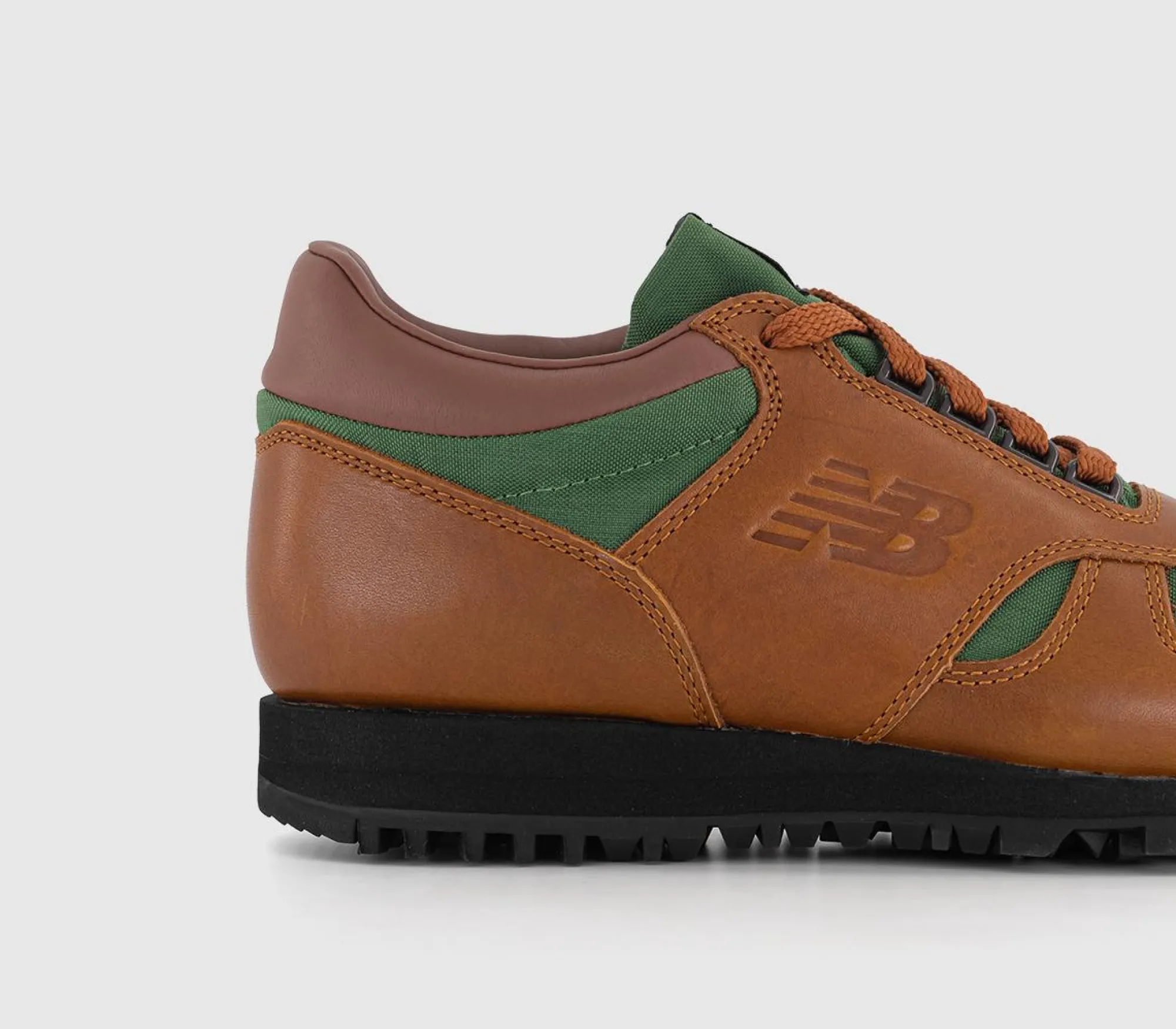 New Balance Rainier Trainers-Men Casual Shoes & Boots