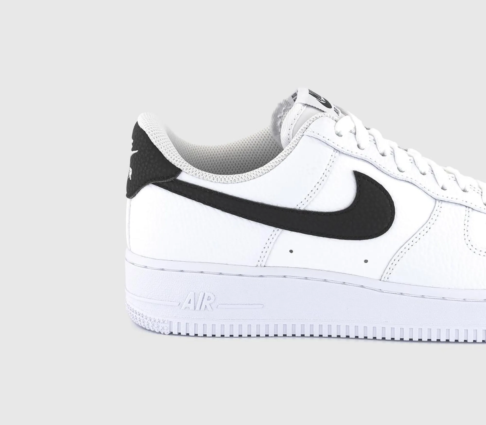 Nike Air Force 1 07 Trainers-Women Classic Trainers