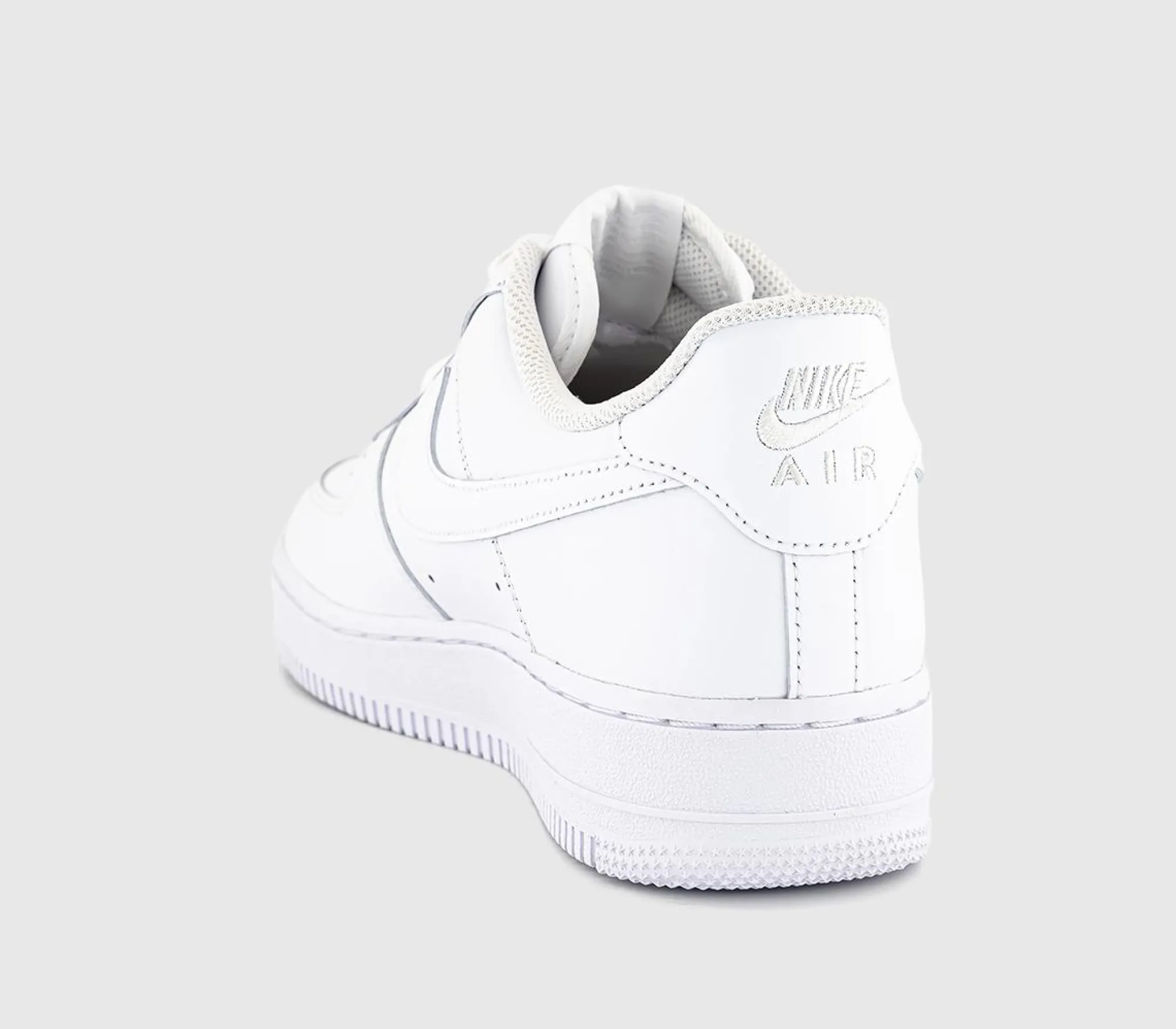 Nike Air Force 1 07 Trainers M-Women Classic Trainers