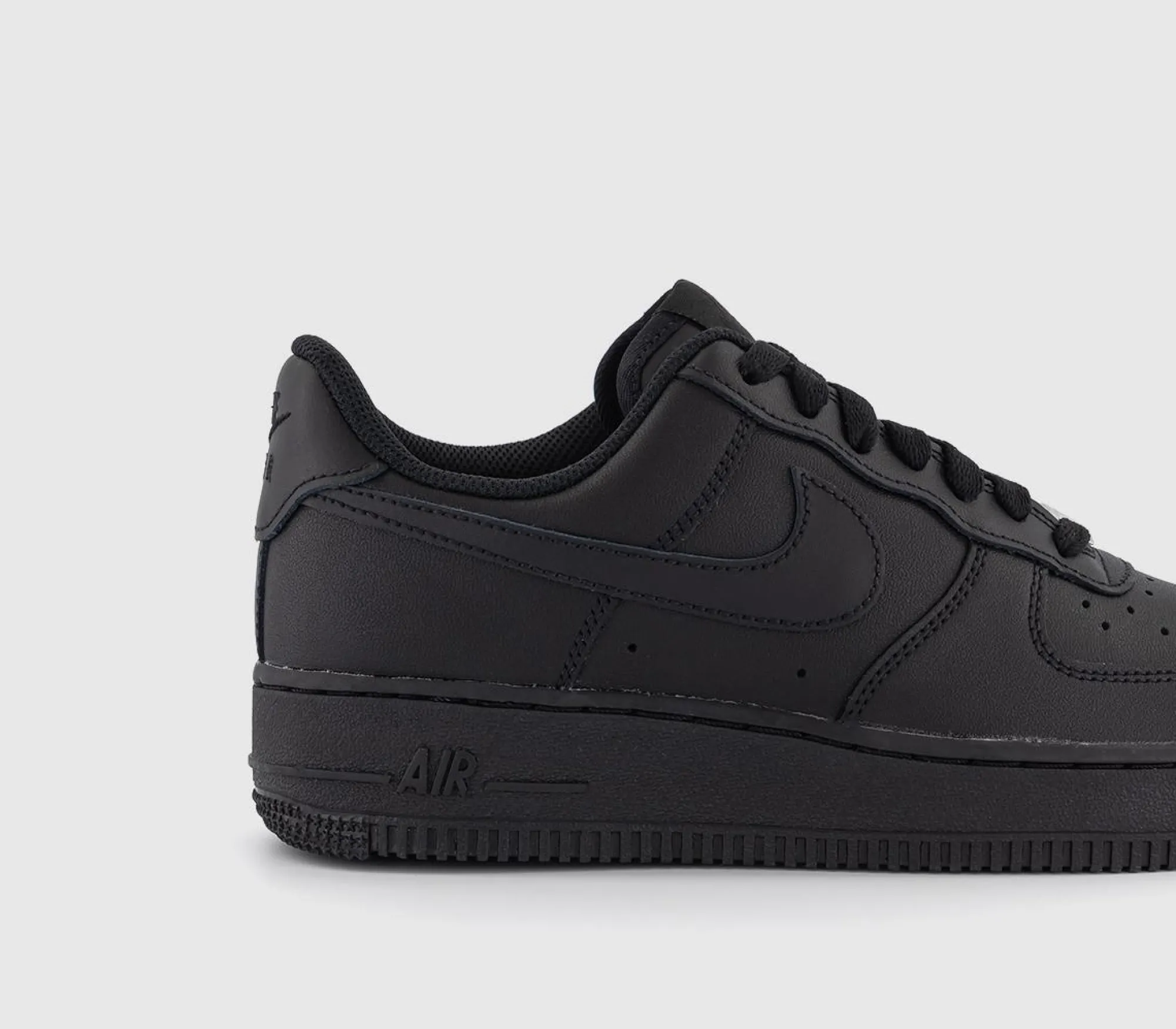 Nike Air Force 1 07 Trainers-Women Classic Trainers