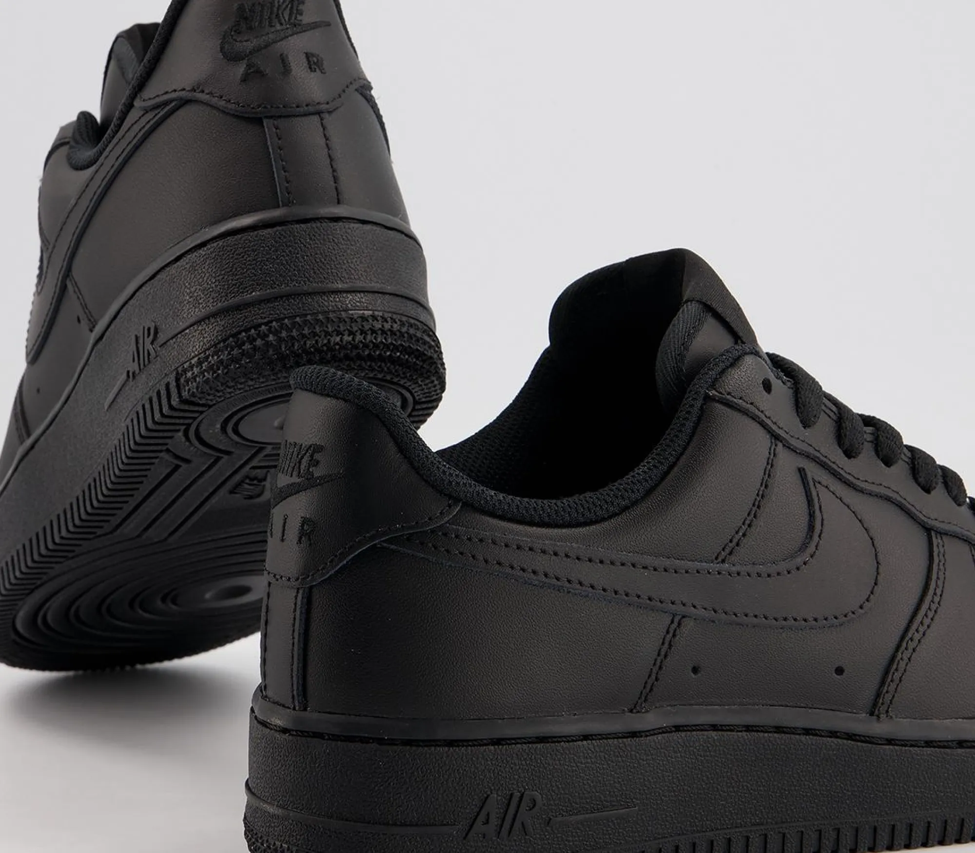 Nike Air Force 1 07 Trainers-Women Classic Trainers