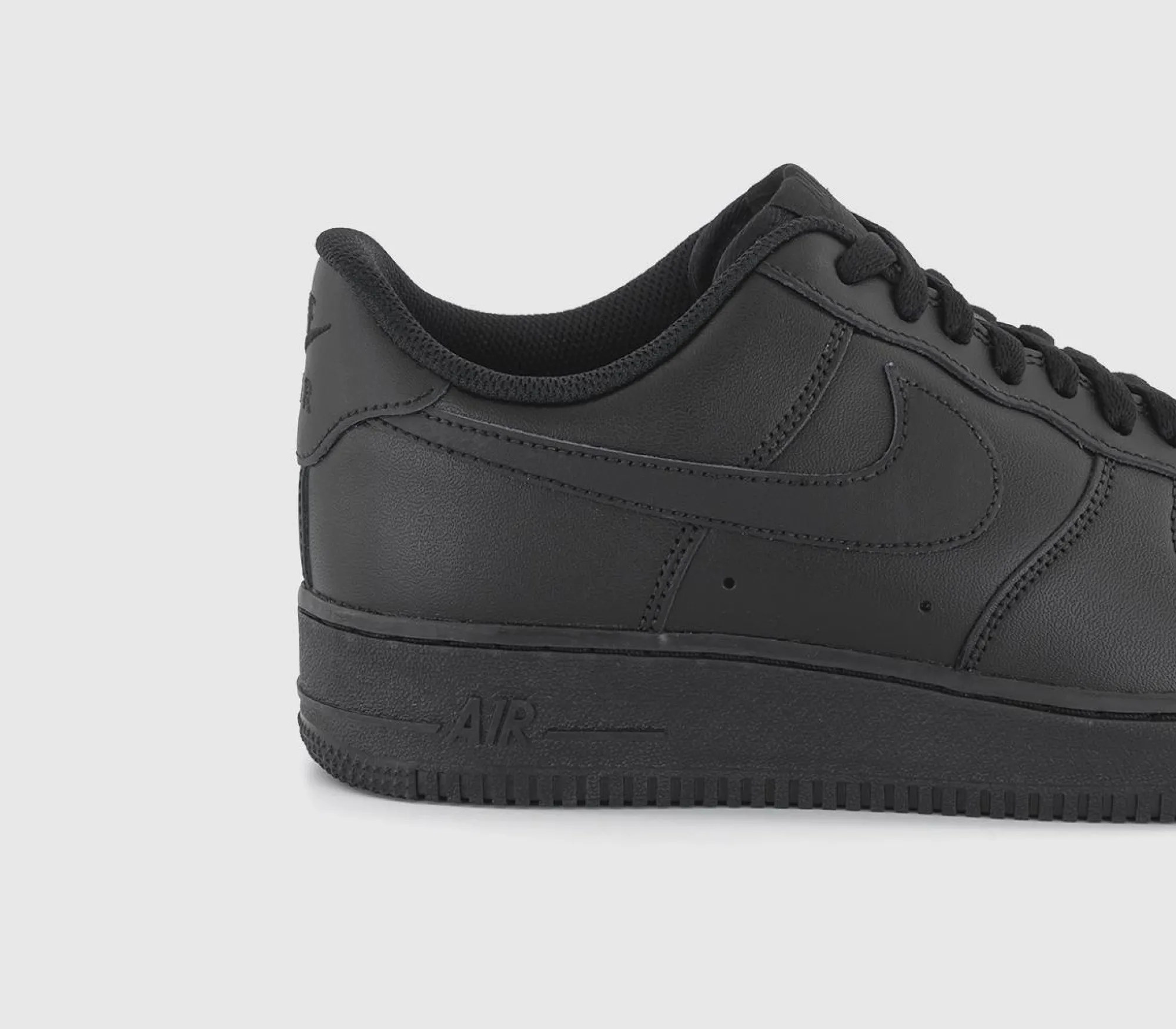 Nike Air Force 1 07 Trainers-Women Classic Trainers
