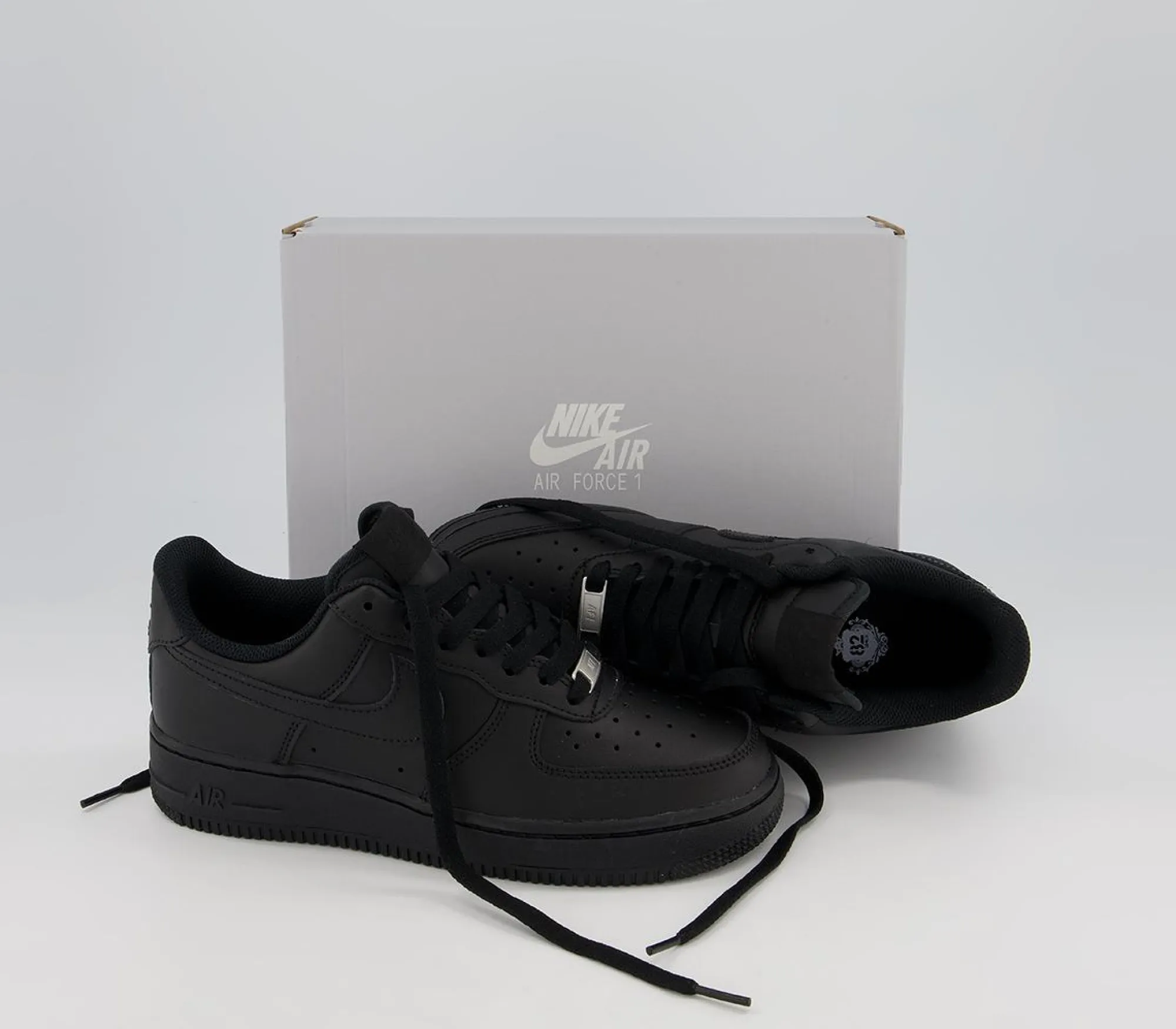Nike Air Force 1 07 Trainers-Men Classic Trainers