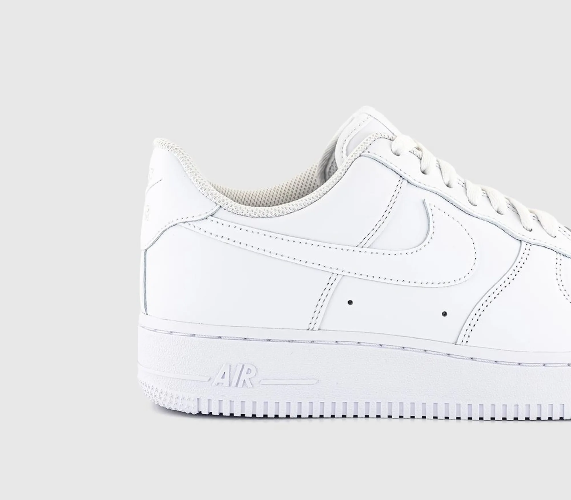 Nike Air Force 1 07 Trainers M-Men Classic Trainers